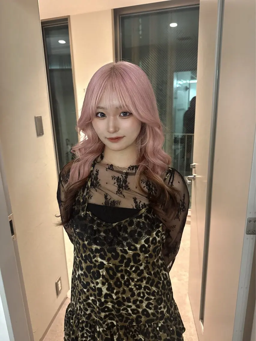 ロング カラー ピンクカラー ホワイトピンク ヘアカラー ハイトーン/ピンク カラー/めい🎀のヘアスタイル