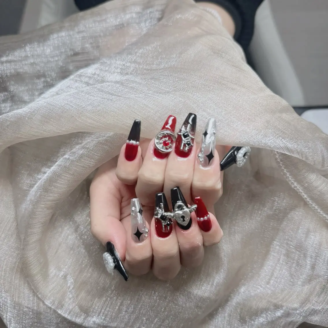 ネイル ジェルネイル 韓国ネイル マグネットネイル ネイルチップ 冬ネイル Lenie Nail Salonのネイルデザイン