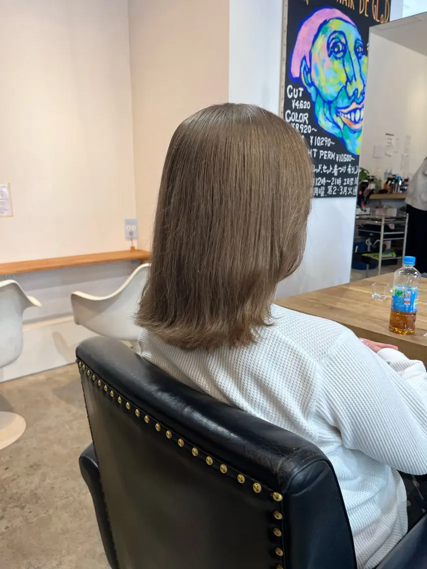 ミディアム カラー ベージュカラー ブリーチ ミルクティーベージュ トイ ハルトのヘアスタイル