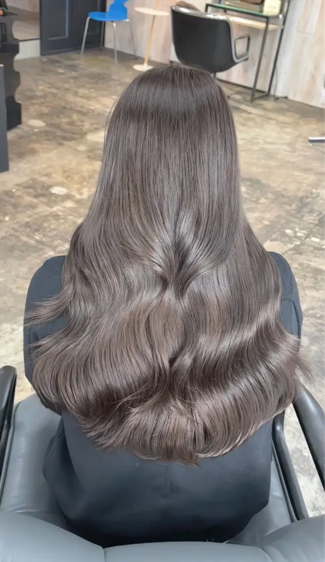 ロング カラー グレージュ ラベンダーカラー ヘアカラー トリートメント 高部 仁斗のヘアスタイル