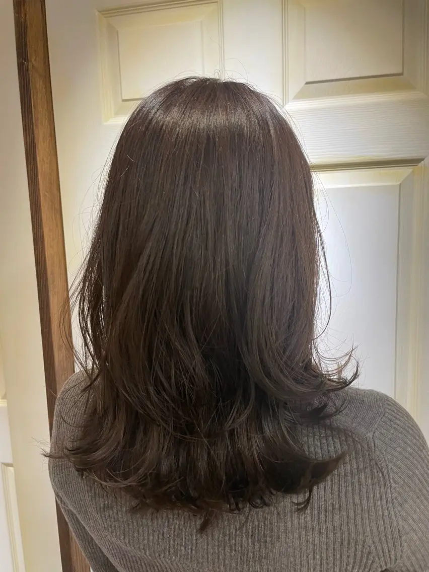 セミロング レイヤーカット 河上 麻衣/白髪ぼかしのヘアスタイル