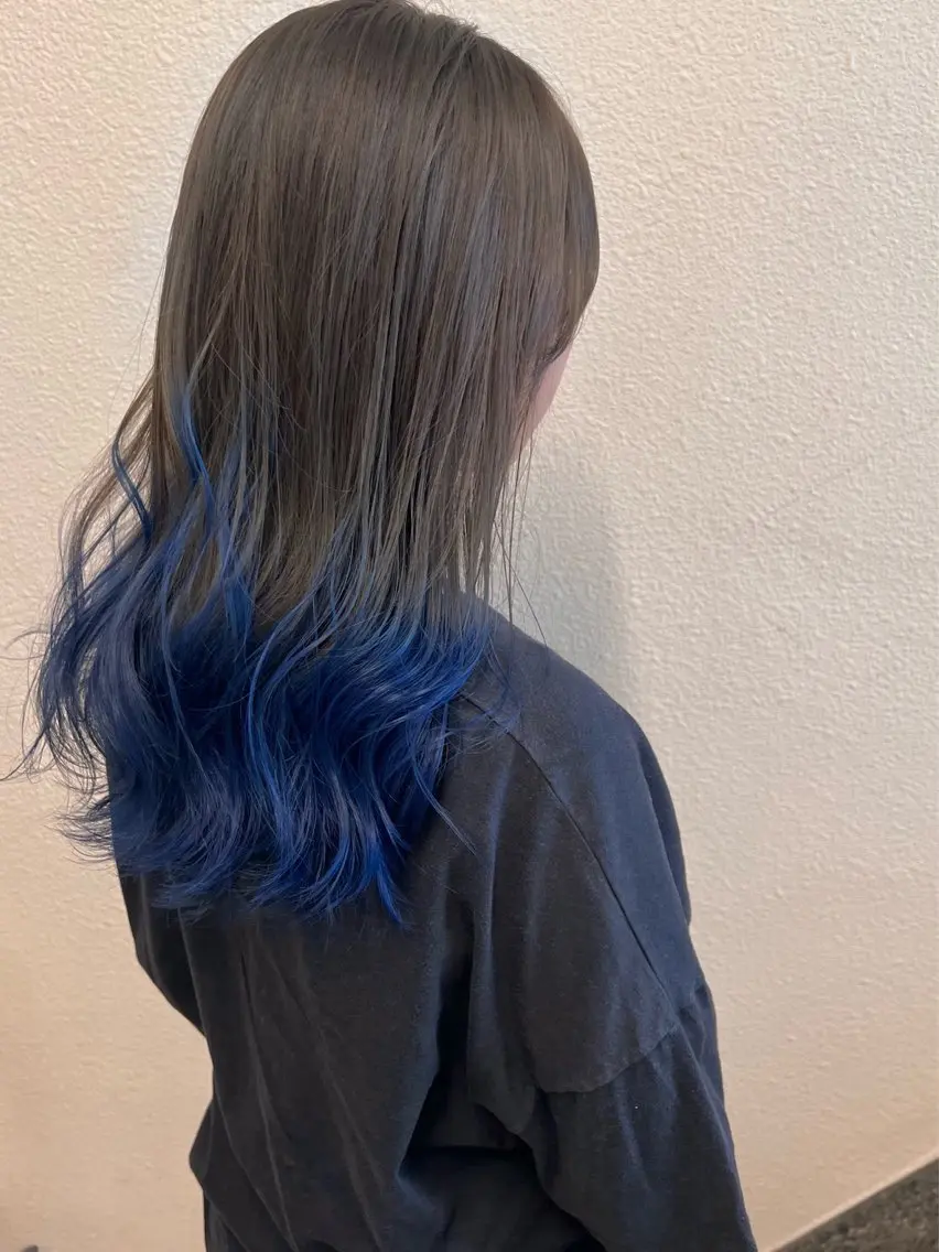 セミロング カラー ブリーチ ブルーカラー グラデーションカラー 🌼こやま かおり🌼のヘアスタイル