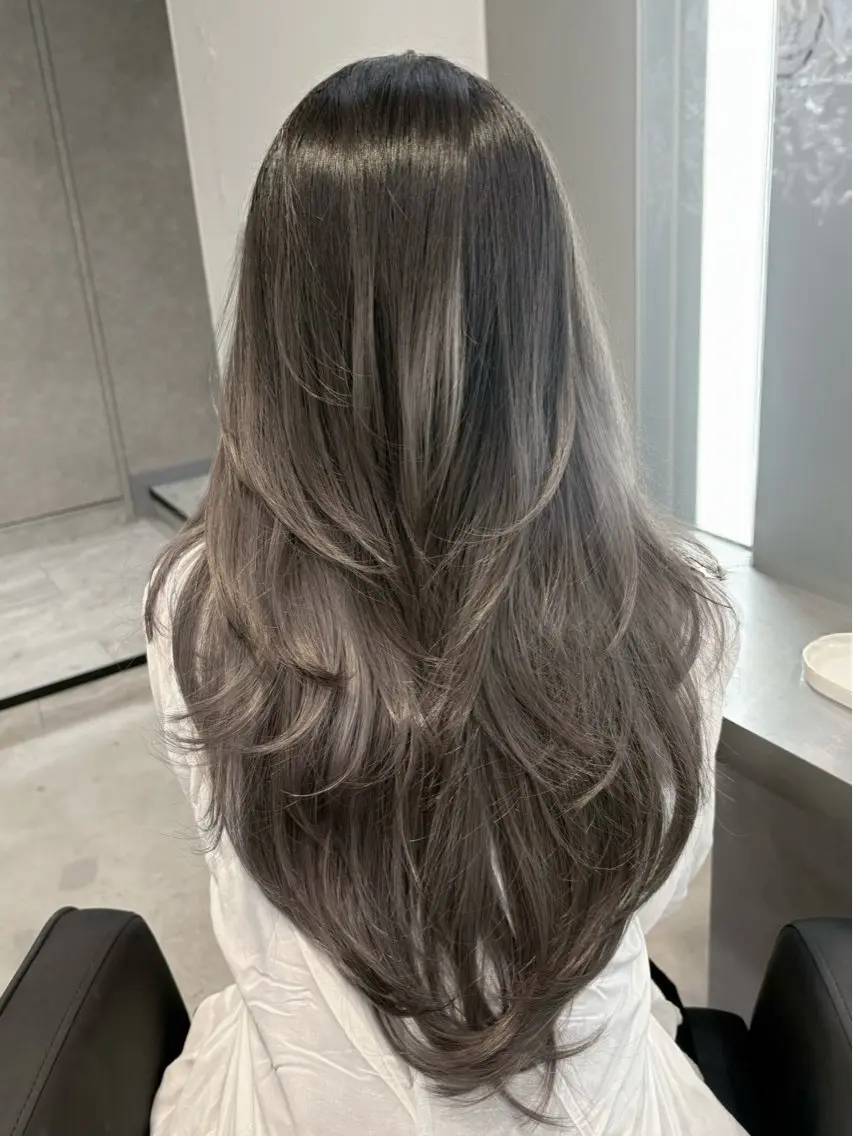 ロング カラー グラデーションカラー ハイレイヤー レイヤーカット カット ヘアカラー Airi 韓国y2k ハイレイヤーのヘアスタイル