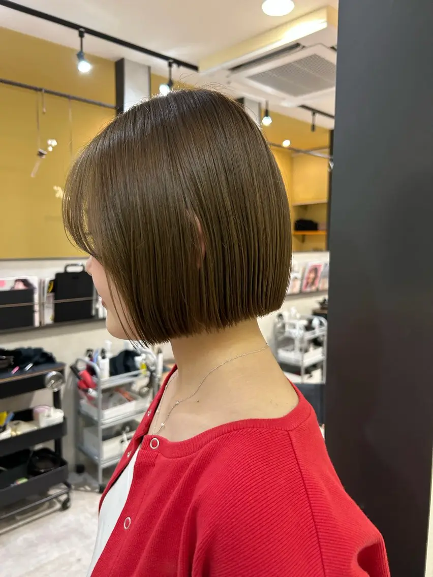 ショート カラー ベージュカラー ブリーチ ブリーチなしカラー オリーブベージュ hubhair レイヤー/透明感のヘアスタイル