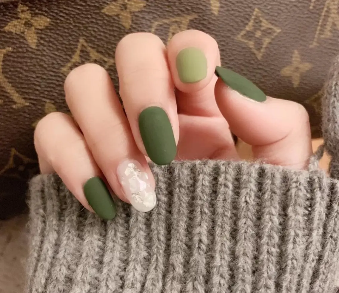 カラー ネイル Moonstone Salonのネイルデザイン