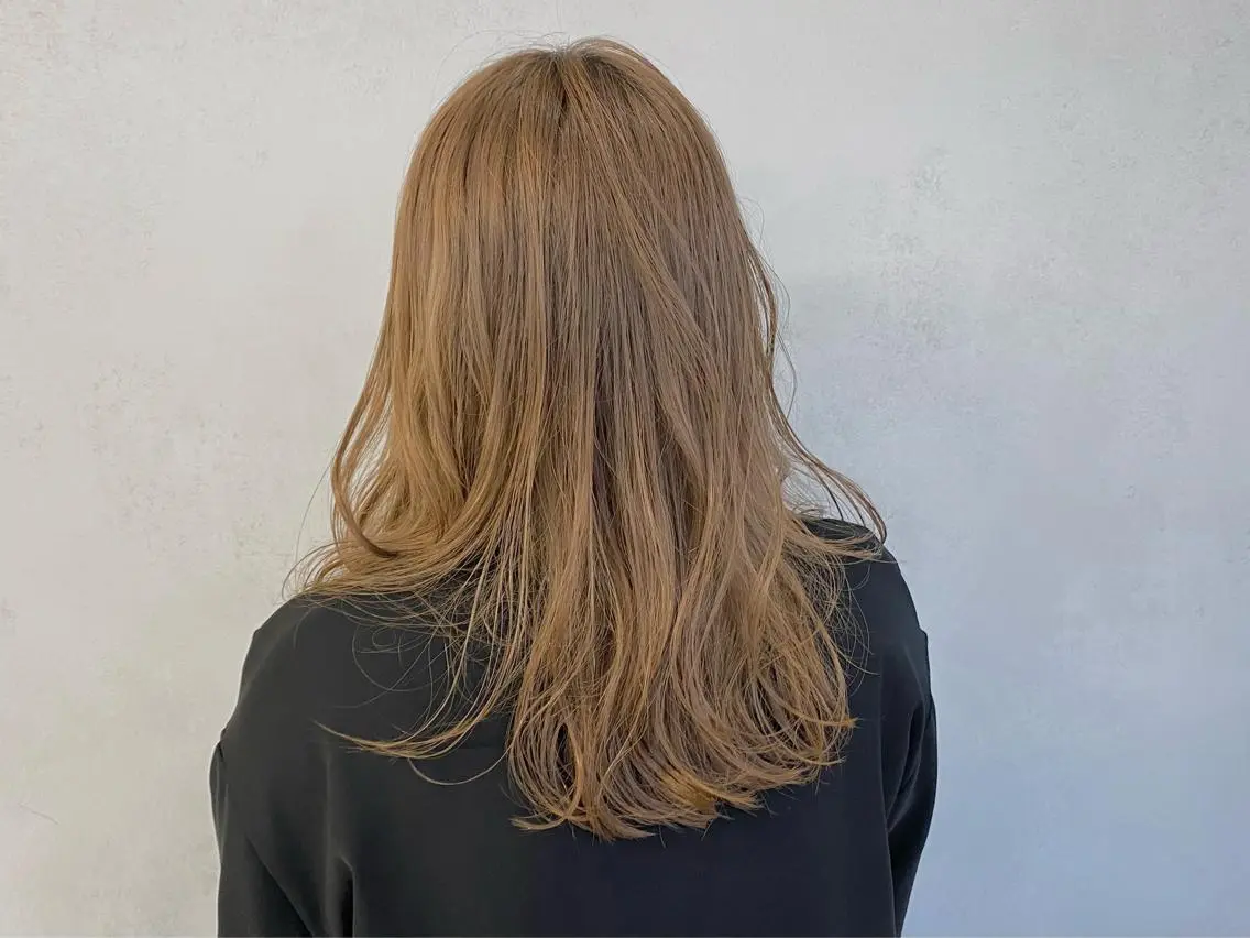 ミディアム カラー ベージュカラー ブリーチ 透明感カラー ハッシュカット /レイヤー/大阪中津のヘアスタイル