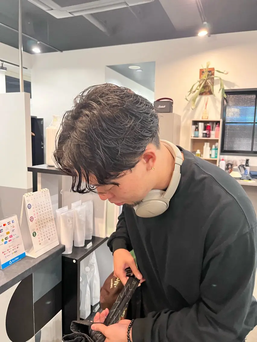 ショート パーマ メンズ センターパート メンズパーマ 刈り上げ カット パーマ トリートメント dogstar小林諒 パーマ/レイヤーのヘアスタイル