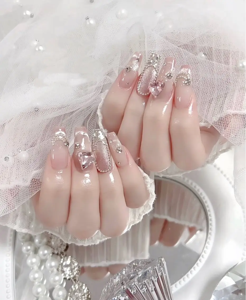 ロング 外国人風カラー 韓国風ヘア ハンドネイル E🌷nail 長さだし専門店のネイルデザイン