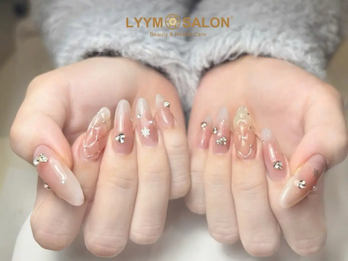 ネイル クリアネイル 韓国ネイル ピンク 冬ネイル ハンドネイル LYYM Salonのネイルデザイン