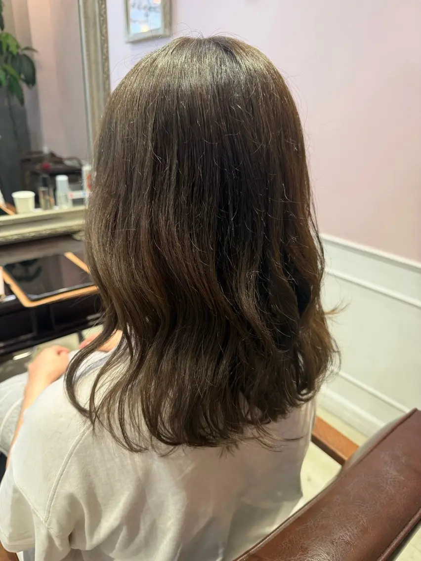 ミディアム カット ヘアカラー ツヤ感カラーレイヤー カット川野莉空のヘアスタイル