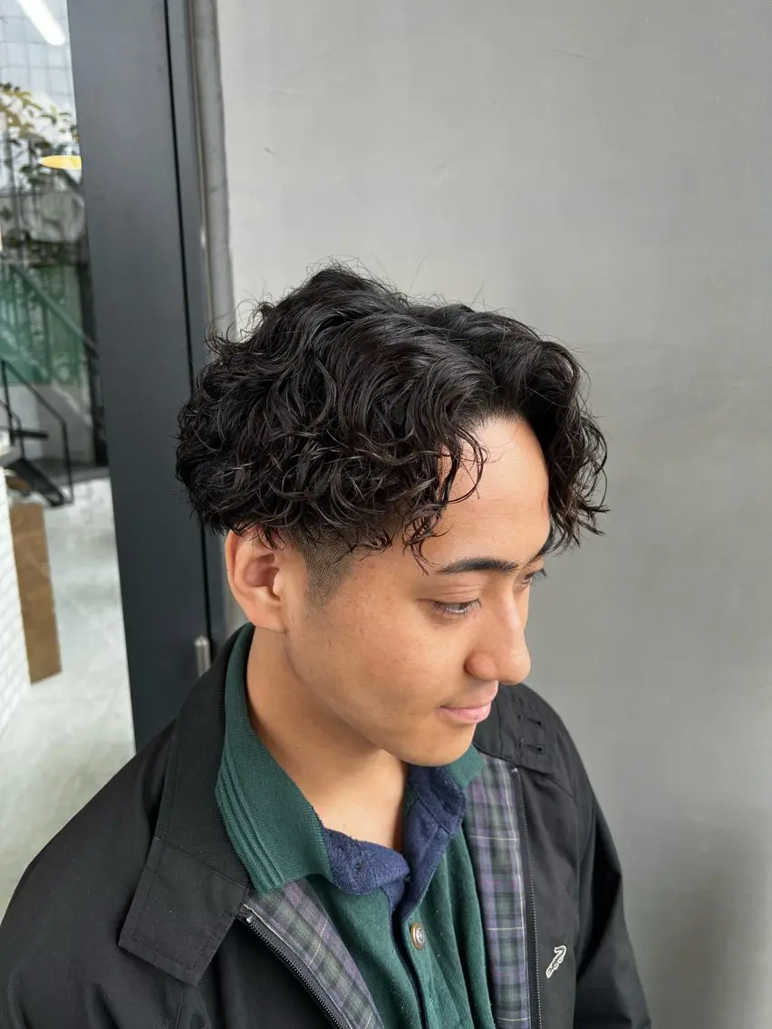 パーマ メンズ カット パーマ トリートメント ダブルカラー寒色系 ボリューム改善ハヤトのヘアスタイル