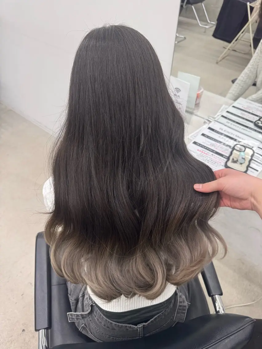 カラー Asami／名古屋／ ハイトーン／デザインのヘアスタイル