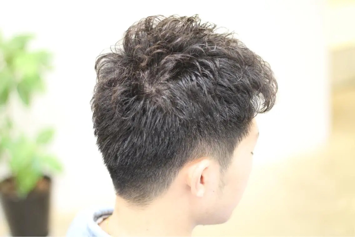 ショート パーマ メンズ メンズパーマ 刈り上げ ショートヘア 矢島 真樹のヘアスタイル