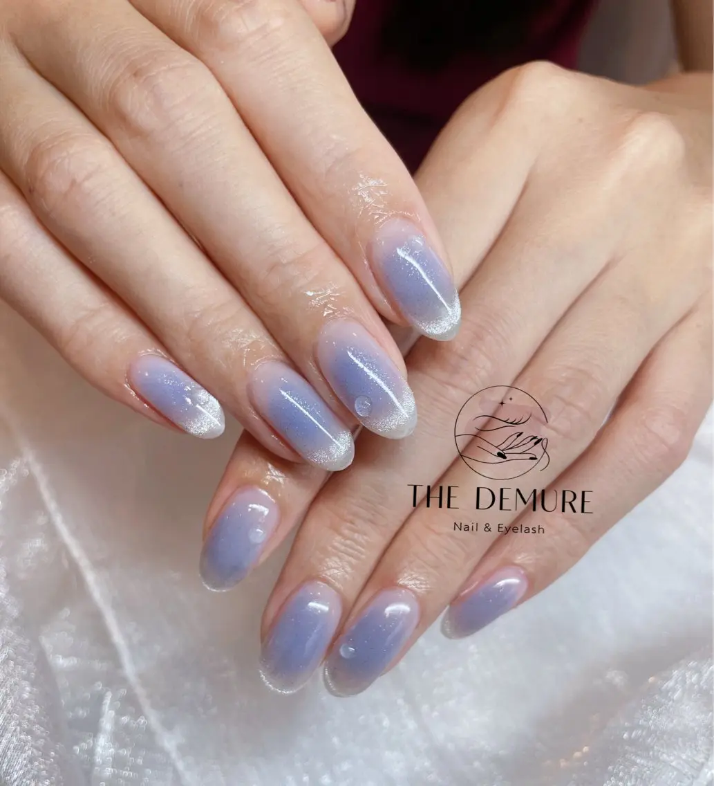 ネイル アートネイル キラキラネイル 韓国ネイル 水色 ロングネイル ハンドネイル ハンドケア Demure Momo銀座店のネイルデザイン