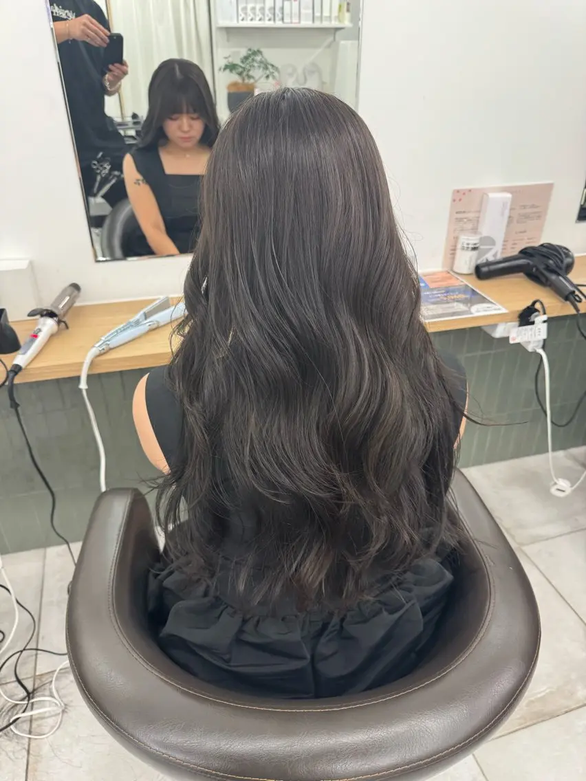 ロング カラー ベージュカラー ブリーチ ケアカラー 透明感カラー グレージュ カット ヘアカラー トリートメント 赤み消し韓国ヘア レイヤー縮毛🤍渡邉のヘアスタイル