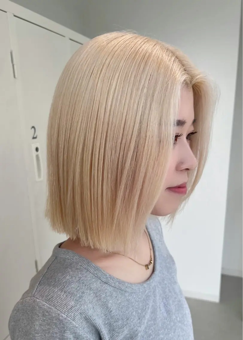 セミロング カラー ヘアカラー トリートメント 艶ハイトーン🔆 ️️️安座間 希のヘアスタイル