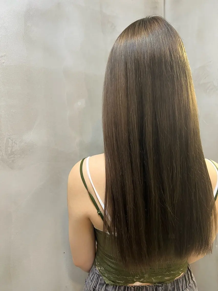 ロング カラー ブリーチ ブリーチなしカラー オリーブカラー 🐶 NARUMI🐶のヘアスタイル