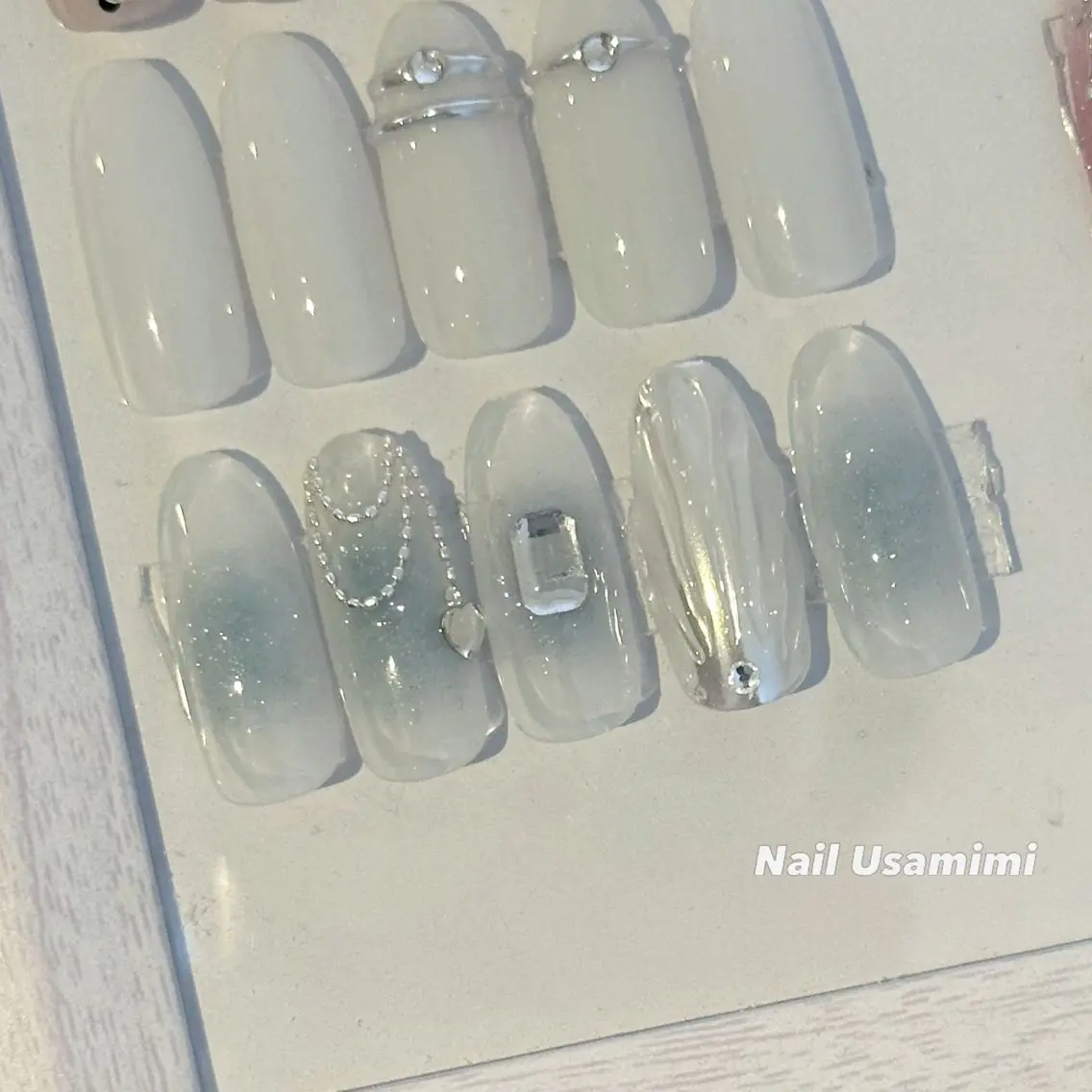 ネイル チークネイル 水色 ワンホンネイル ハンドネイル 本町NailUsaM imi MOMOKAのネイルデザイン
