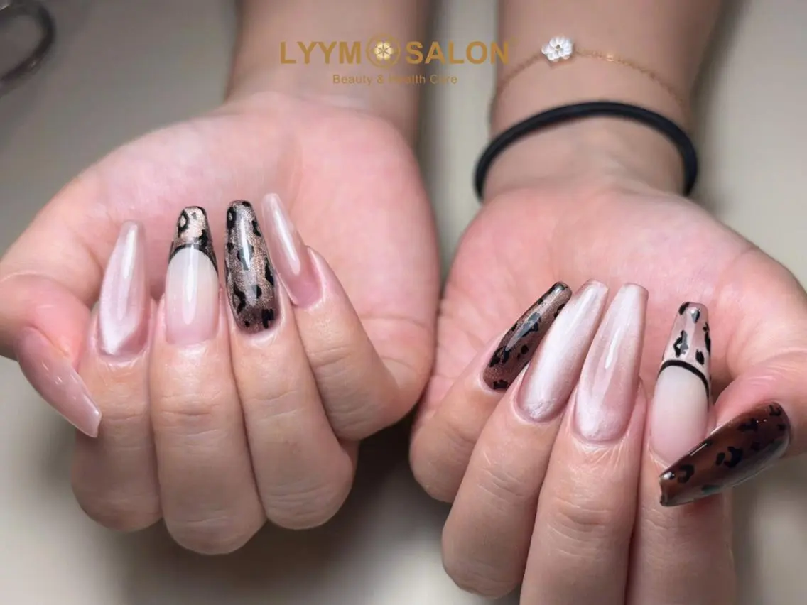 ネイル アニマル柄 ブラウン 韓国ネイル ワンホンネイル ハンドネイル LYYM Salon Miraのネイルデザイン