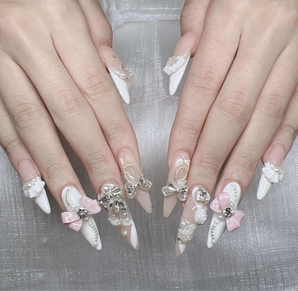 ネイル 長さ出し グラデーション 卒業式 キラキラネイル マグネットネイル ハンドネイル Lee Nailsのネイルデザイン