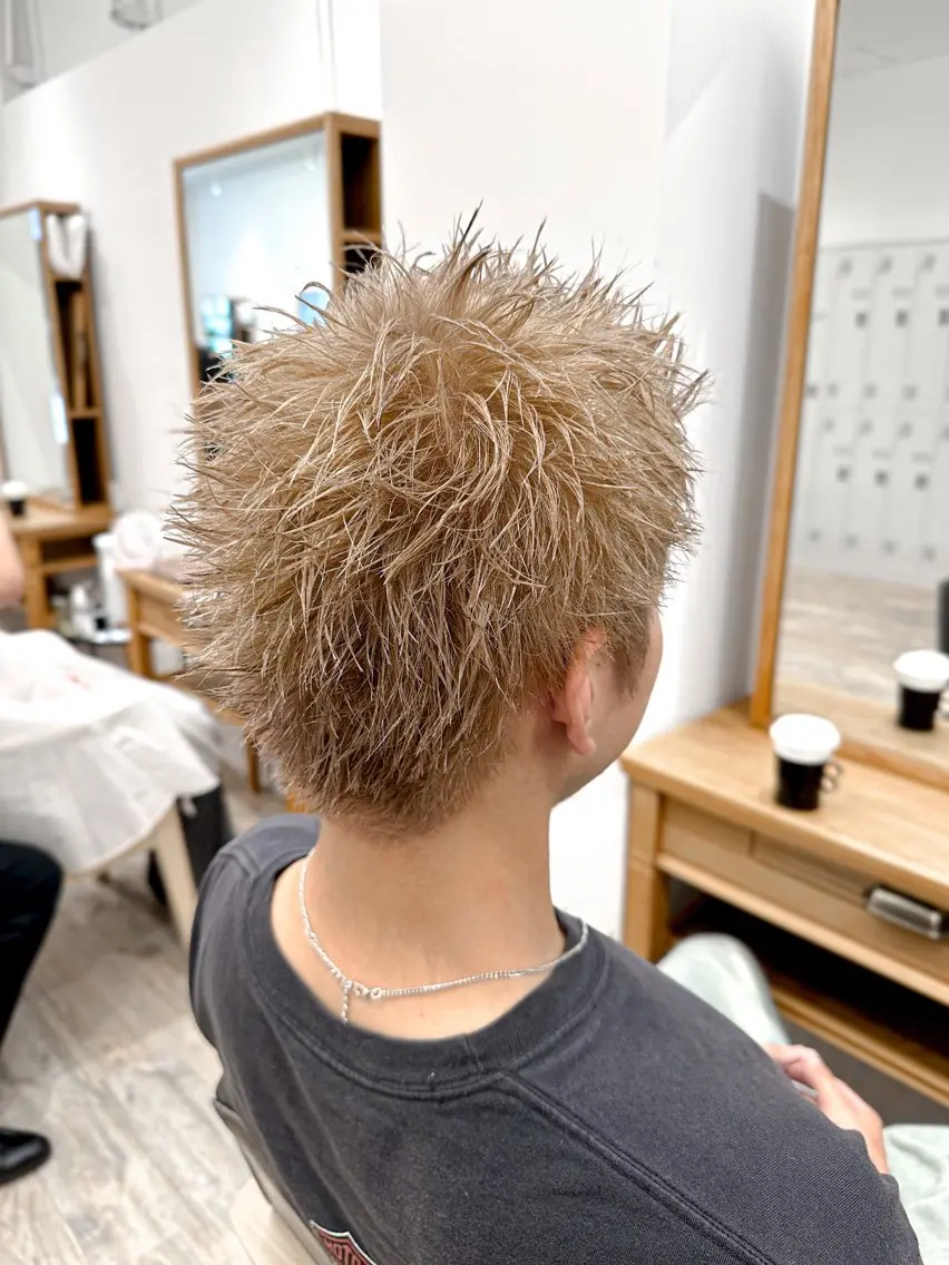 カラー メンズ メンズブリーチ メンズハイトーン スパイキーショート ブリーチ ハイトーンカラー カット ヘアカラー トリートメント ブリーチカラー🔥 パーマ【佐々木凌平】のヘアスタイル