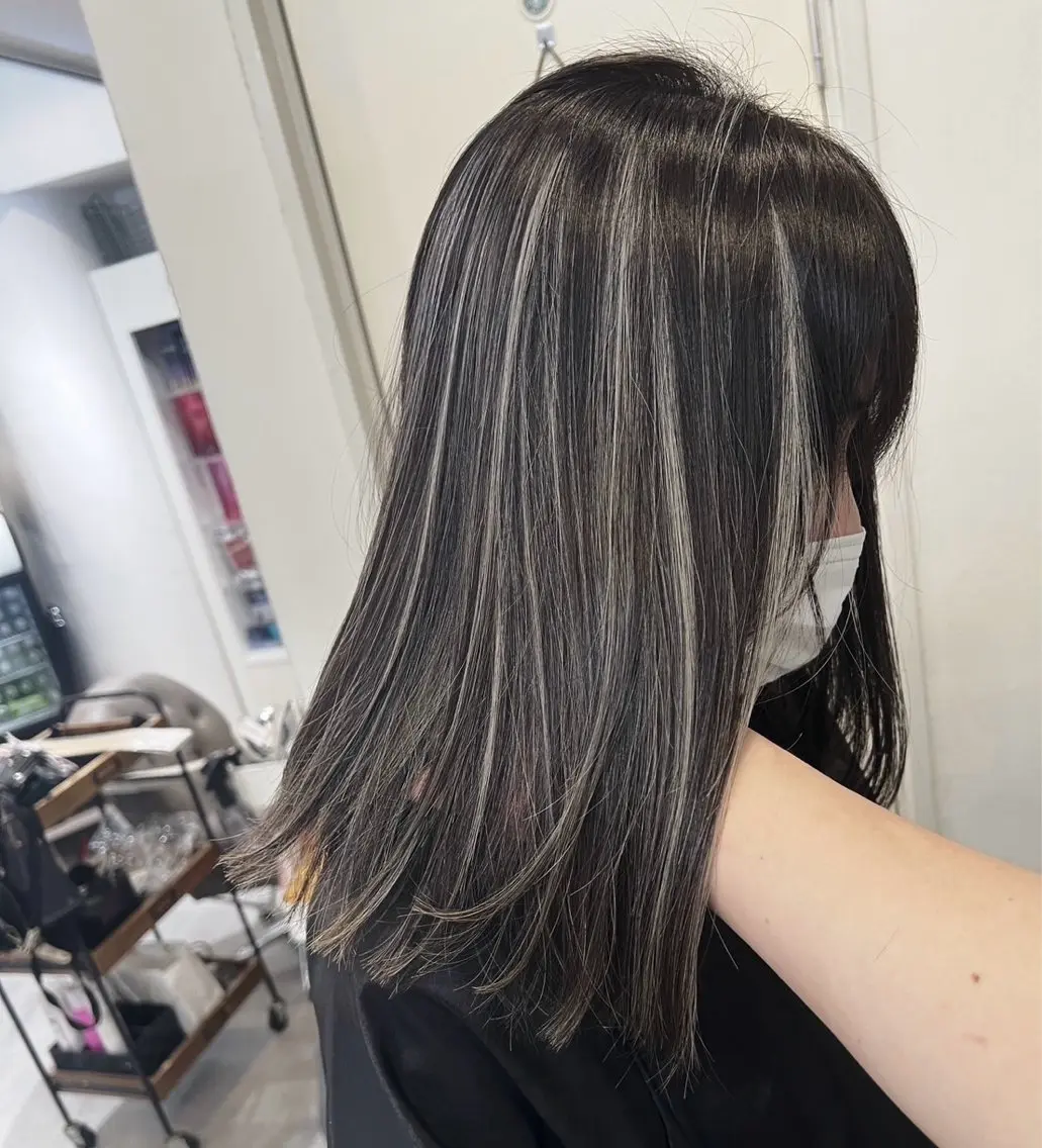 ミディアム カラー ダークグレー ダークグレージュ グレージュ ハイライトカラー ハイライト 指名数No.1 /NAOYAのヘアスタイル
