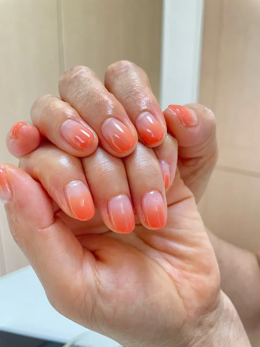 シンプルネイルコース【ワンカラー、グラデーションができます】（オフありの場合１本100円、長さだしのオフは１本200円）の写真