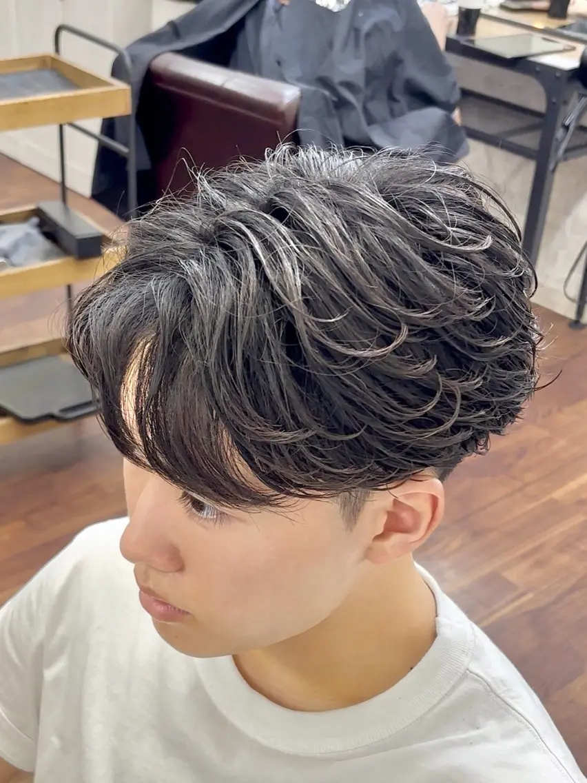 パーマ メンズ フェザーパーマ メンズパーマ Rikito .のヘアスタイル