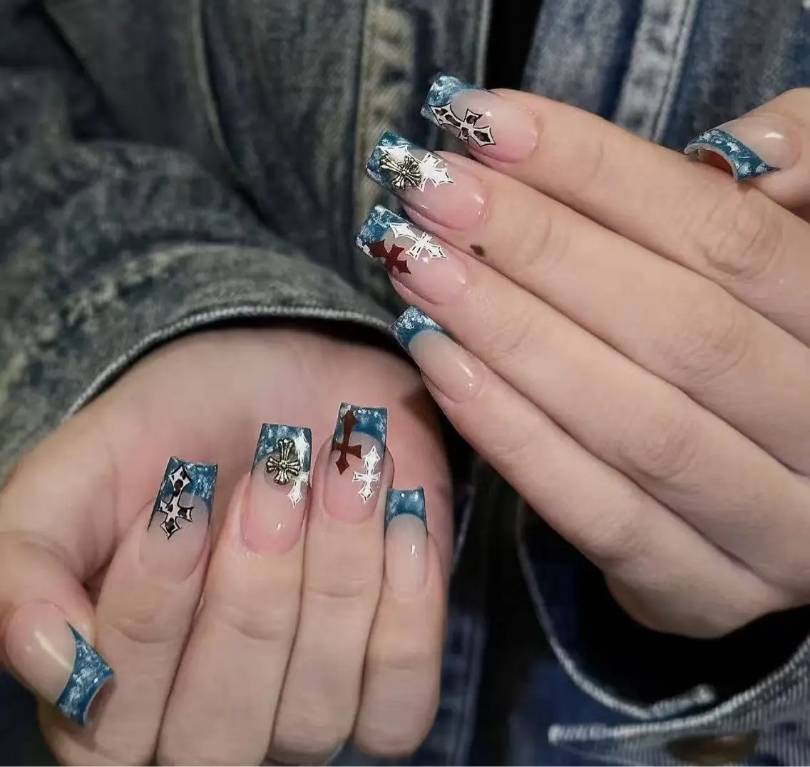 ネイル オーロラネイル フラワーネイル フットネイル フレンチネイル ジェルネイル ハンドネイル BabyYouMi nailのネイルデザイン