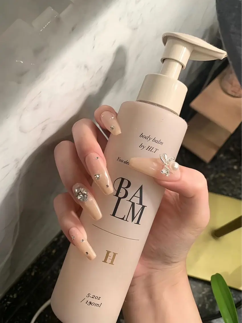 ネイル フレンチネイル キラキラネイル 韓国ネイル シンプルネイル ワンホンネイル ハンドネイル MEI Nailのネイルデザイン
