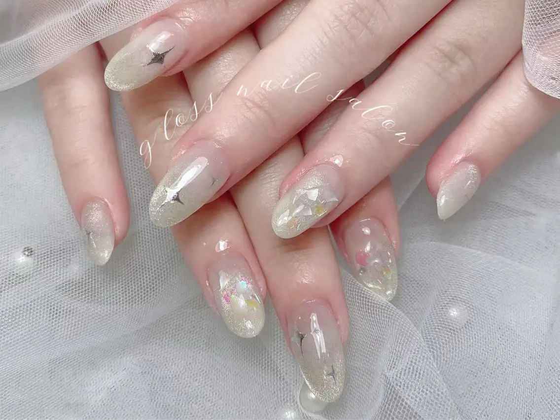 ネイル りこ🫧 gloss nailのネイルデザイン