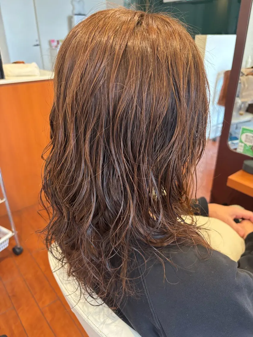 ミディアム パーマ 榧木 萌香のヘアスタイル