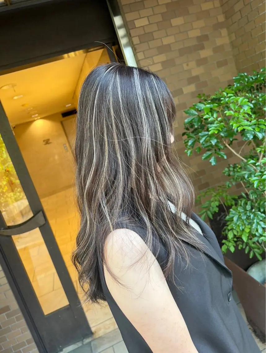ロング カラー ダークグレー ダークグレージュ グレージュ ハイライトカラー ハイライト 指名数No.1 /NAOYAのヘアスタイル