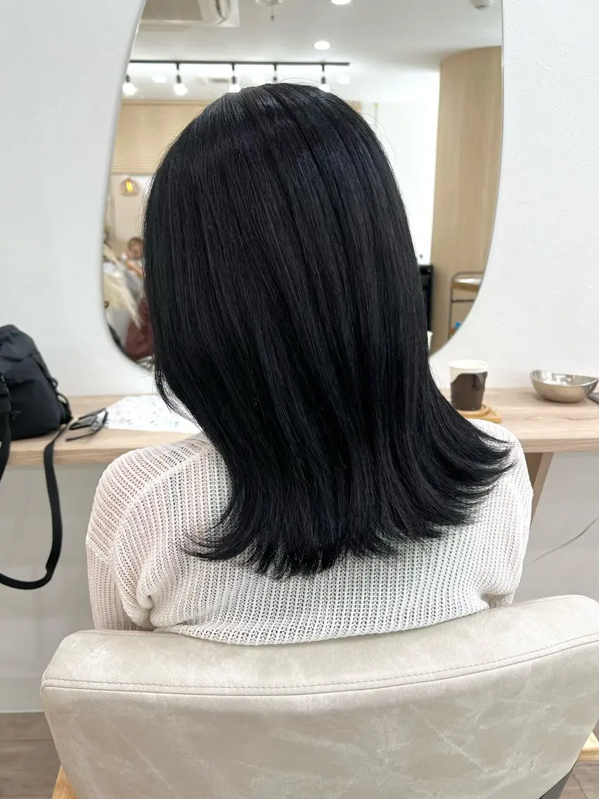 セミロング カラー 黒髪 ブリーチ TOKI mahoのヘアスタイル