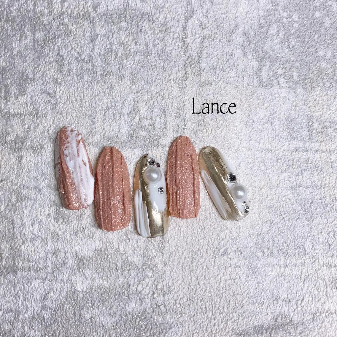 ミディアム ネイル オーロラネイル マグネットネイル ワンホンネイル 冬ネイル ハンドネイル Lance nailのネイルデザイン