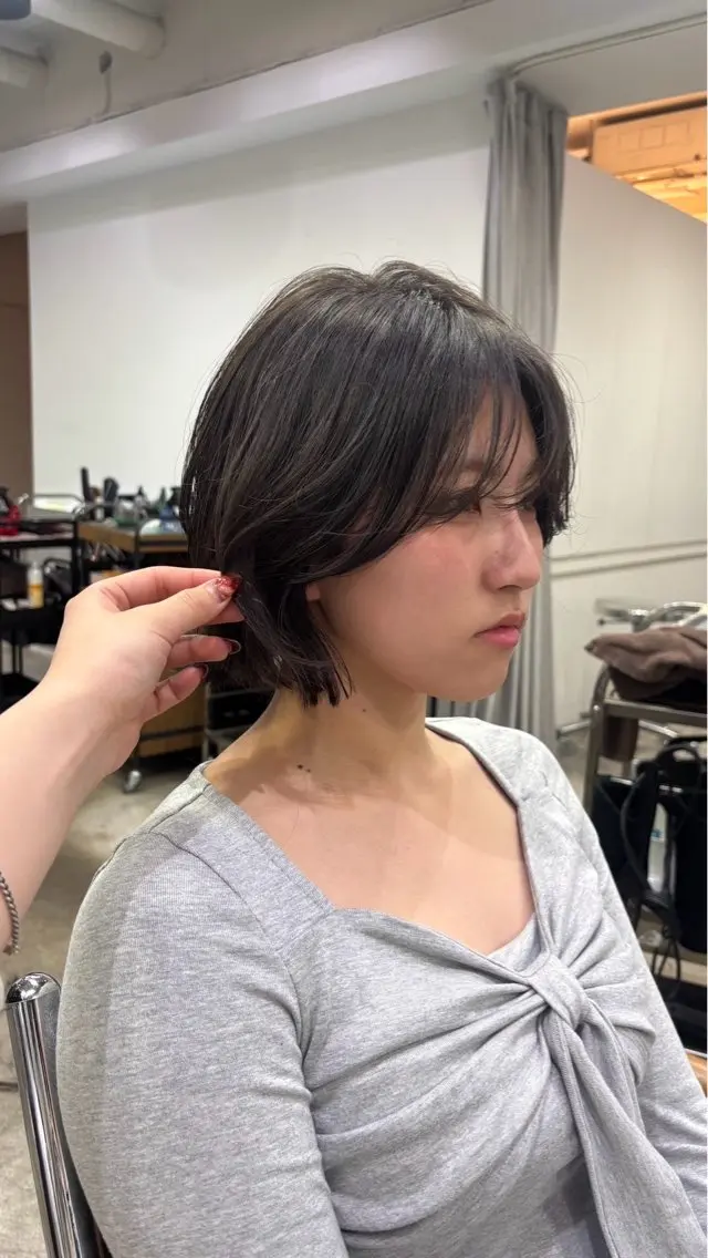 ミディアム ボブ カット ザクザクレイヤー/ 日向🌻🫧のヘアスタイル