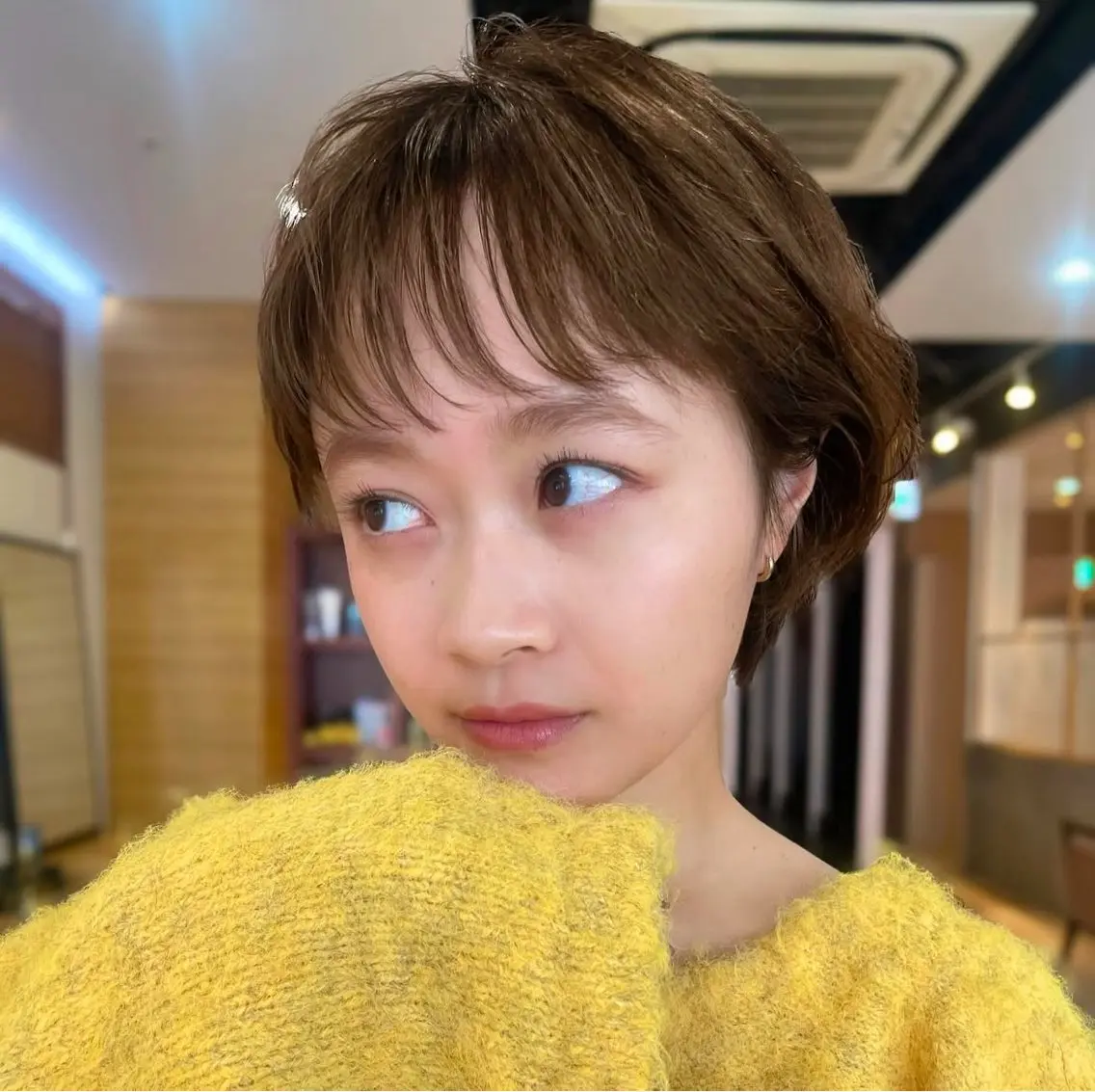ショート カラー 丸みショート オン眉 ショートヘア 顔まわり🥨レイヤー /透明感/水口舞奈のヘアスタイル