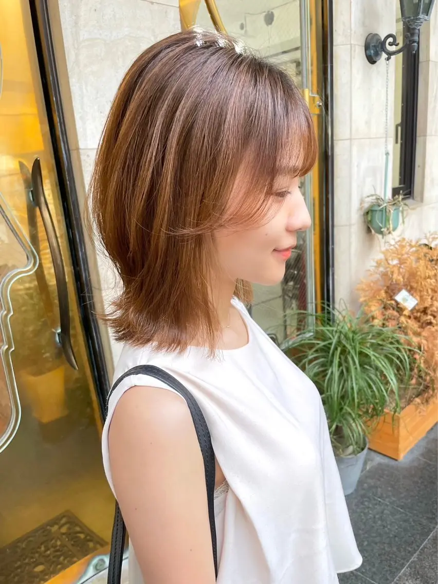 ミディアム カラー 切りっぱなしボブ ショートボブ ミディアムレイヤー ボブ ヨシンモリ アオガミ （前髪顔周りカット）のヘアスタイル