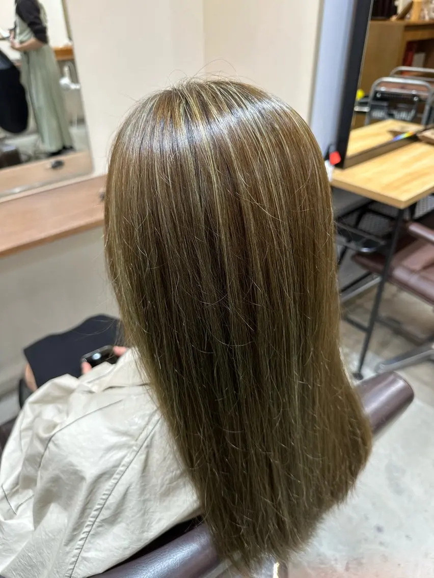 ロング カラー ベージュカラー ハイライトカラー オリーブベージュ ハイライト カット ヘアカラー トリートメント 平日オススメ✨ コスパ&タイパ✨山下のヘアスタイル