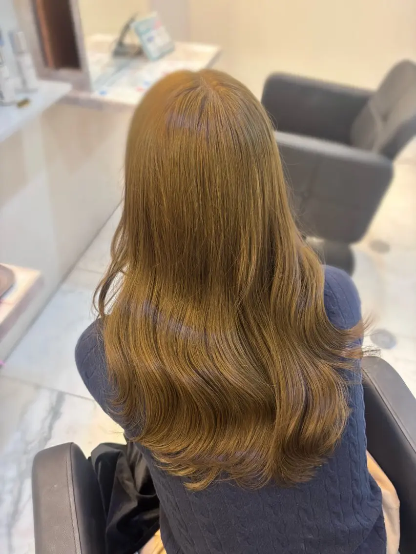 ロング ヘアカラー 𝐿𝑒𝑒 四ツ橋 𝑅𝐴𝑁𝐴のヘアスタイル