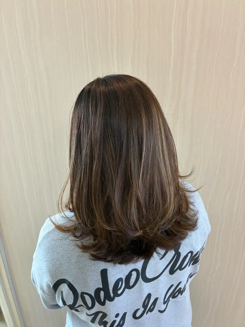 ミディアム ミディアムレイヤー レイヤーカット BENI岩沼たけくま tamiのヘアスタイル