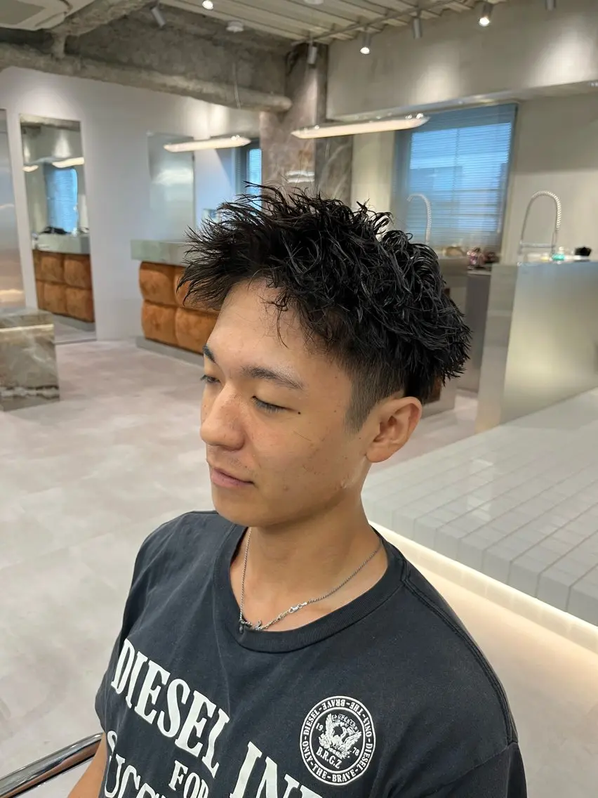 ショート パーマ メンズ ⚡メンズパーマフ ェードカットTomyのヘアスタイル