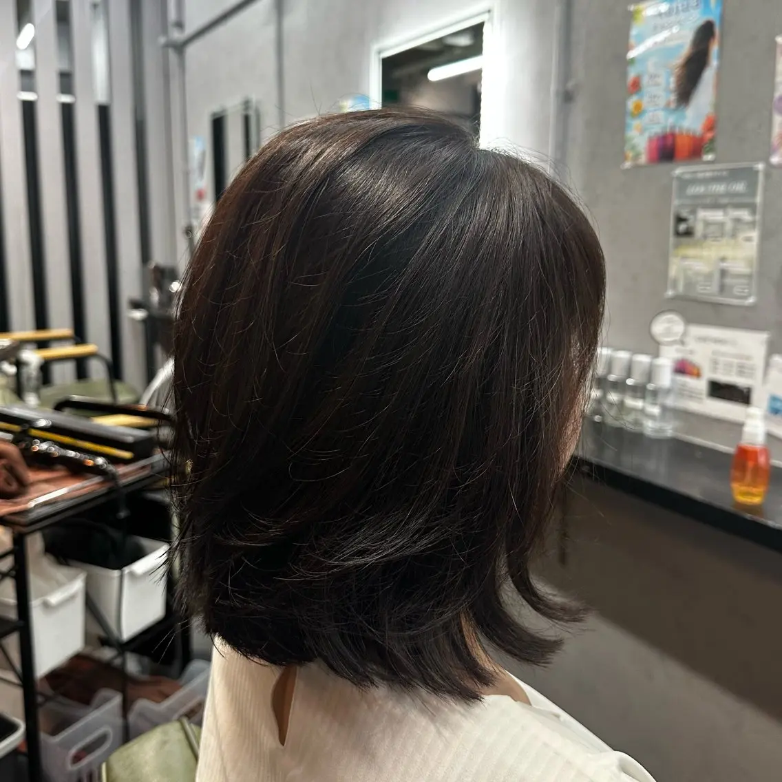 ミディアム くびれヘア くびれレイヤー レイヤーカット 出崎 風果のヘアスタイル