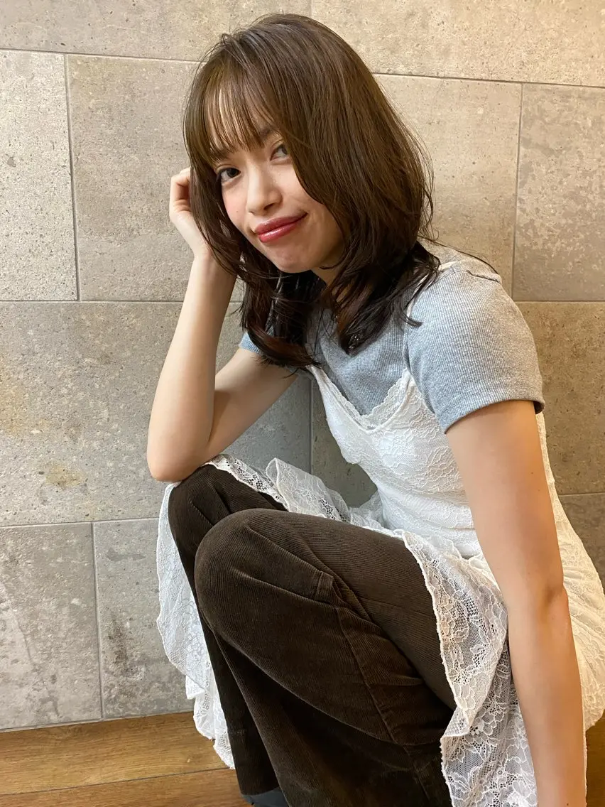 ミディアム カラー カット ヘアカラー トリートメント 大人のためのトレンド ヘア💇♀️ayaのヘアスタイル