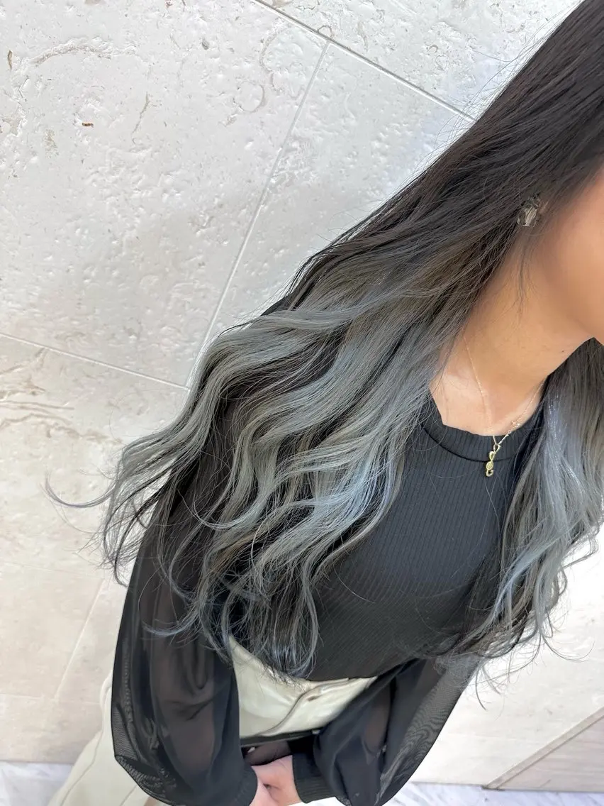 ロング カラー ブリーチ 透明感カラー 安田 柚月のヘアスタイル
