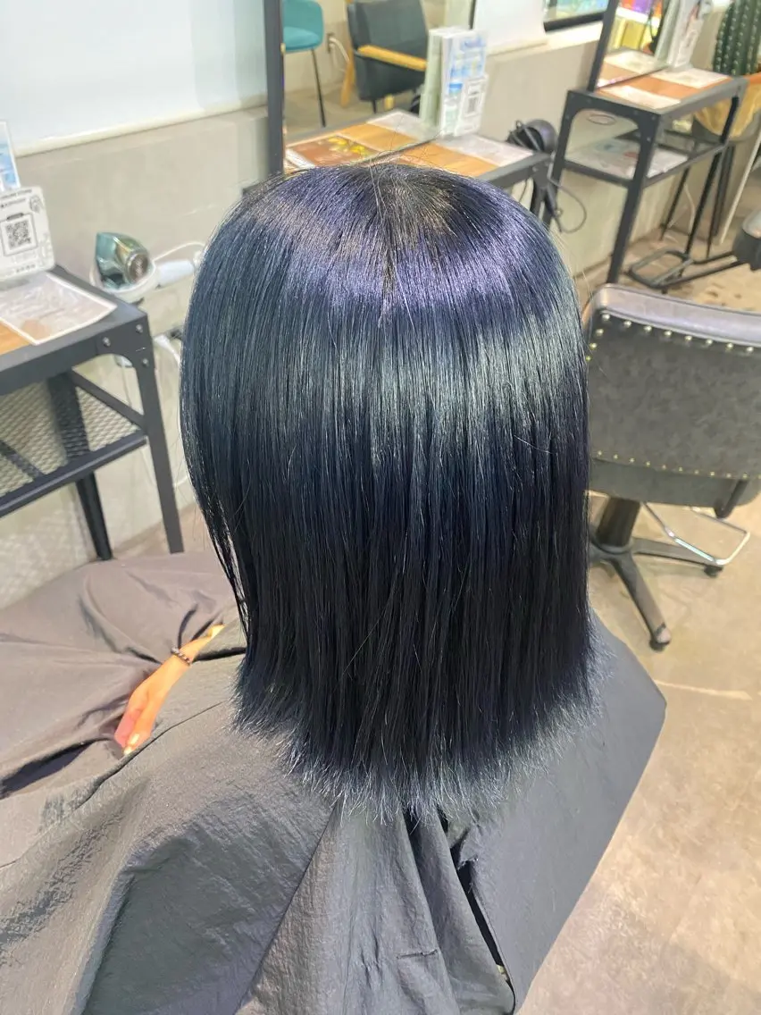 ミディアム カラー 黒髪 ブリーチ ブルーカラー ブルーブラック ヘアカラー 透明感カラー🫧🎀 まりなのマツエク・マツパデザイン