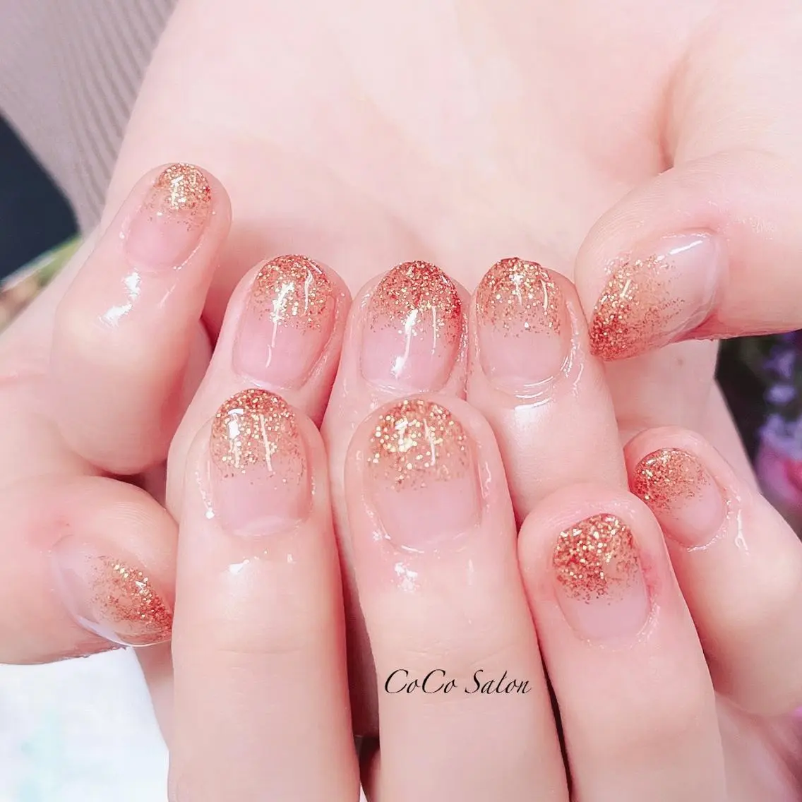 ネイル 長さ出し ジェルネイル ゴールド グラデーション キラキラネイル ハンドネイル CoCoSalon ネイル/まつ毛予約のネイルデザイン