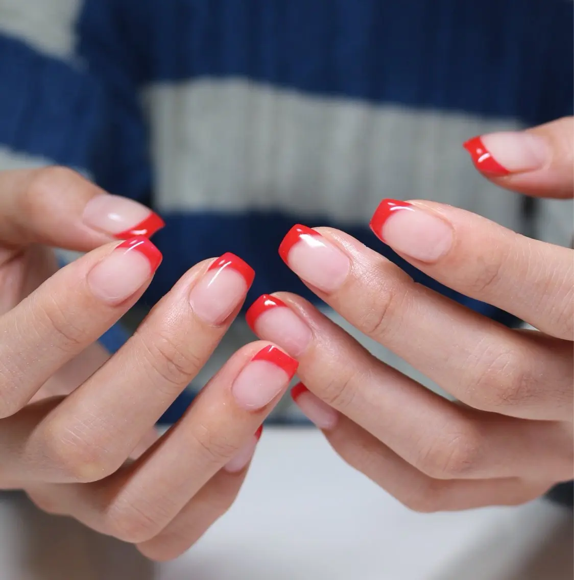 ネイル フレンチネイル 赤色 ハンドネイル Baku Nailsのネイルデザイン