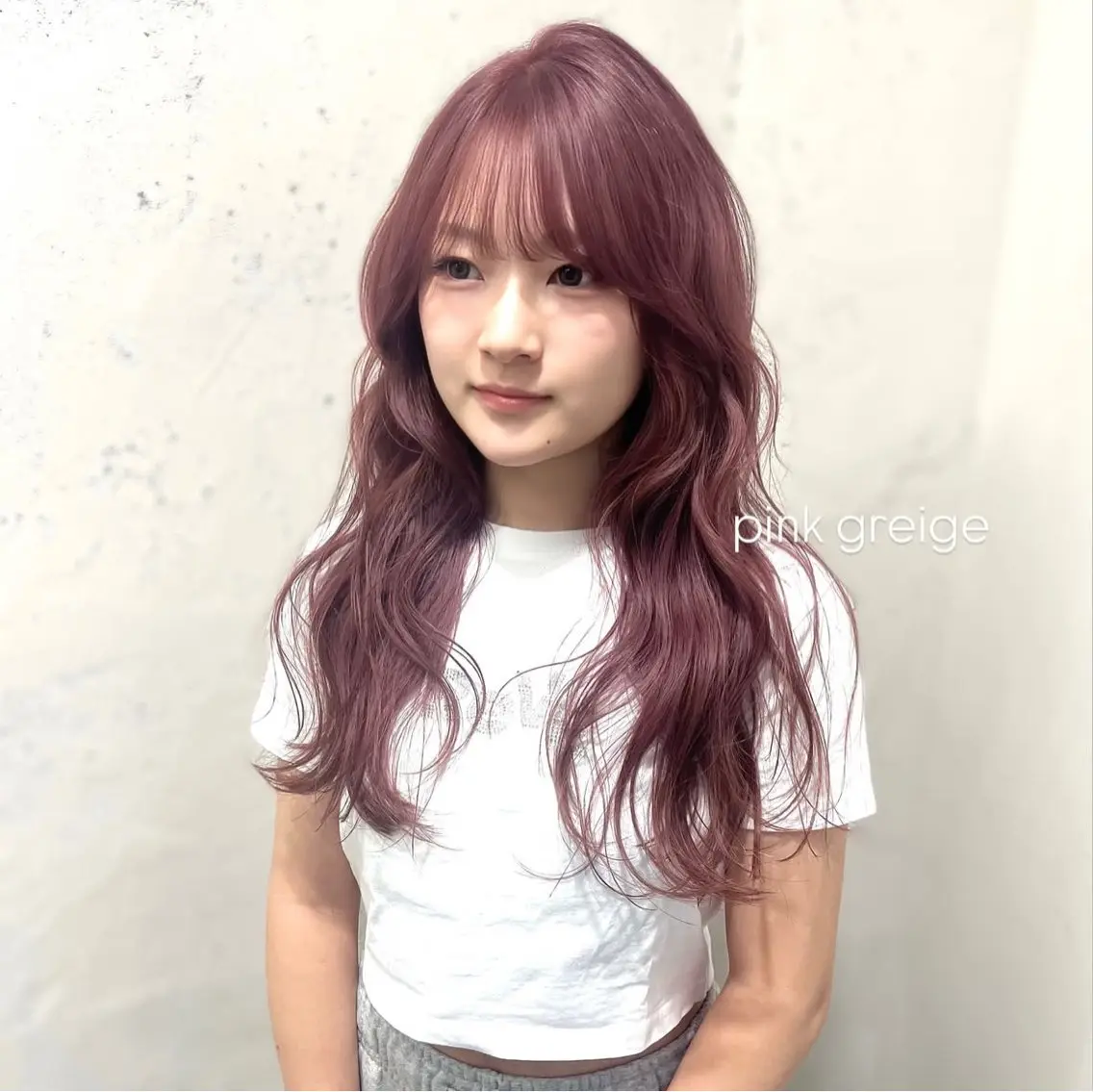 ロング カラー ブリーチ グレージュ ハイトーンカラー ピンクカラー カット ヘアカラー 前川 朋香のヘアスタイル