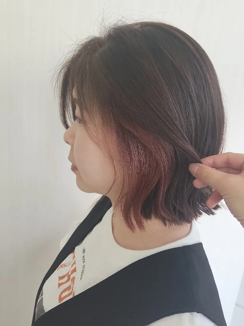 ミディアム カラー ベージュカラー ブリーチ インナーカラー ピンクカラー ピンクベージュ 安達まい/ インナーカラー◎のヘアスタイル